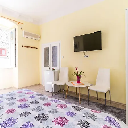 Katja & Lara - Double Lara דוברובניק